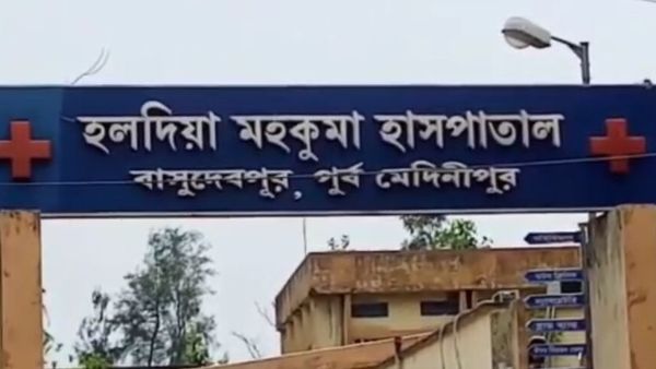 কুকুরের কামড়ে জখমদের চিকিৎসা করানো হয় হাসপাতালে (নিজস্ব চিত্র) কুকুরের কামড়ে জখমদের চিকিৎসা করানো হয় হাসপাতালে (নিজস্ব চিত্র)