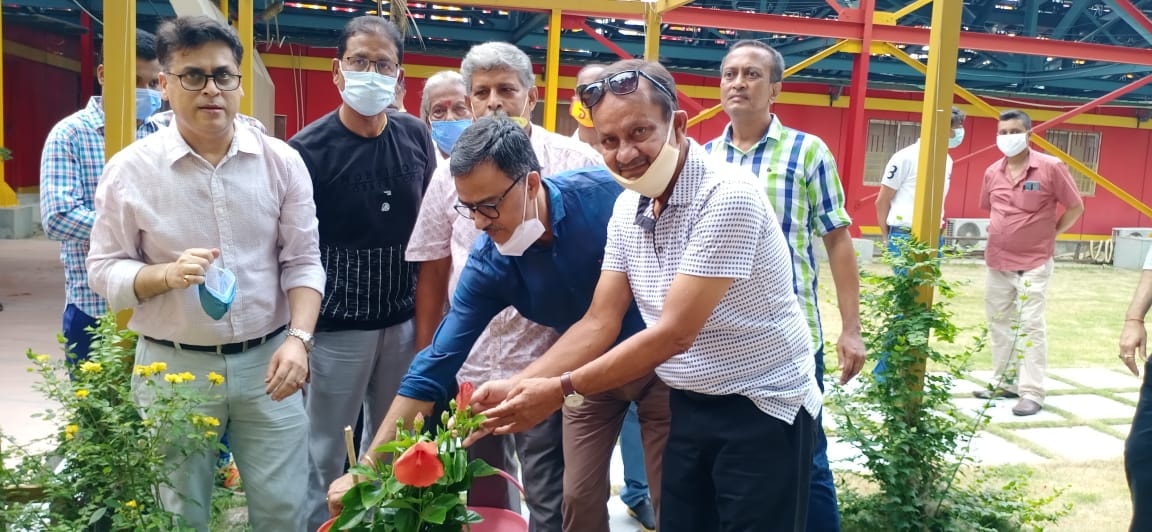 ইস্টবেঙ্গল ক্লাবের অনুষ্ঠানে সম্বরণ বন্দ্যোপাধ্যায় (ছবি: ফেসবুক) ইস্টবেঙ্গল ক্লাবের অনুষ্ঠানে সম্বরণ বন্দ্যোপাধ্যায় (ছবি: ফেসবুক)