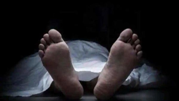 পরিবারের কুসংস্কারের বলি বধূ, দুই ওঝার ঝাড়ফুঁকেও নামল না সাপের বিষ! পরিবারের কুসংস্কারের বলি বধূ, দুই ওঝার ঝাড়ফুঁকেও নামল না সাপের বিষ!