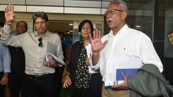 কপিল দেব ও অংশুমান গায়কোয়াড় (ছবি: গেটি ইমেজ) কপিল দেব ও অংশুমান গায়কোয়াড় (ছবি: গেটি ইমেজ)