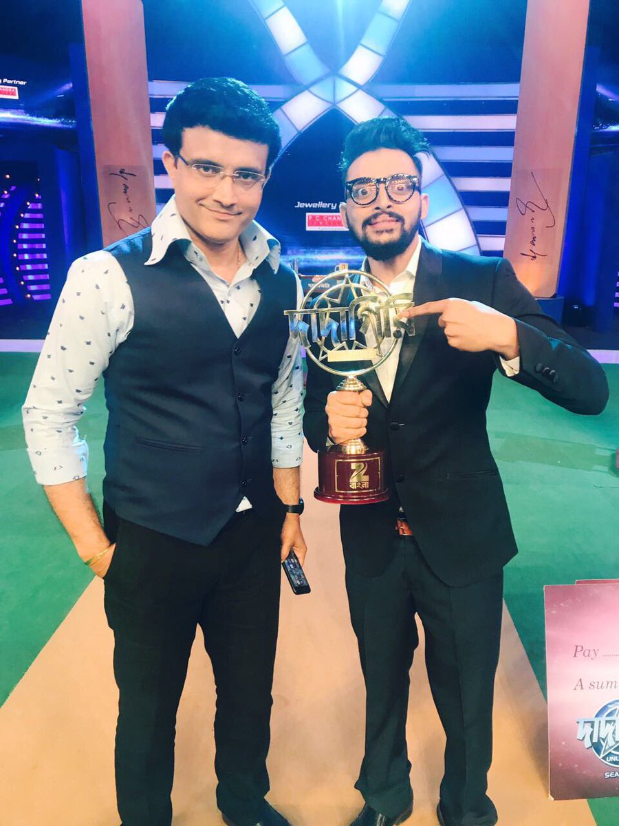 'দাদাগিরি' অনুষ্ঠানে পাশাপাশি দুই সৌরভ। (ছবি সৌজন্যে -টুইটার) 'দাদাগিরি' অনুষ্ঠানে পাশাপাশি দুই সৌরভ। (ছবি সৌজন্যে -টুইটার)