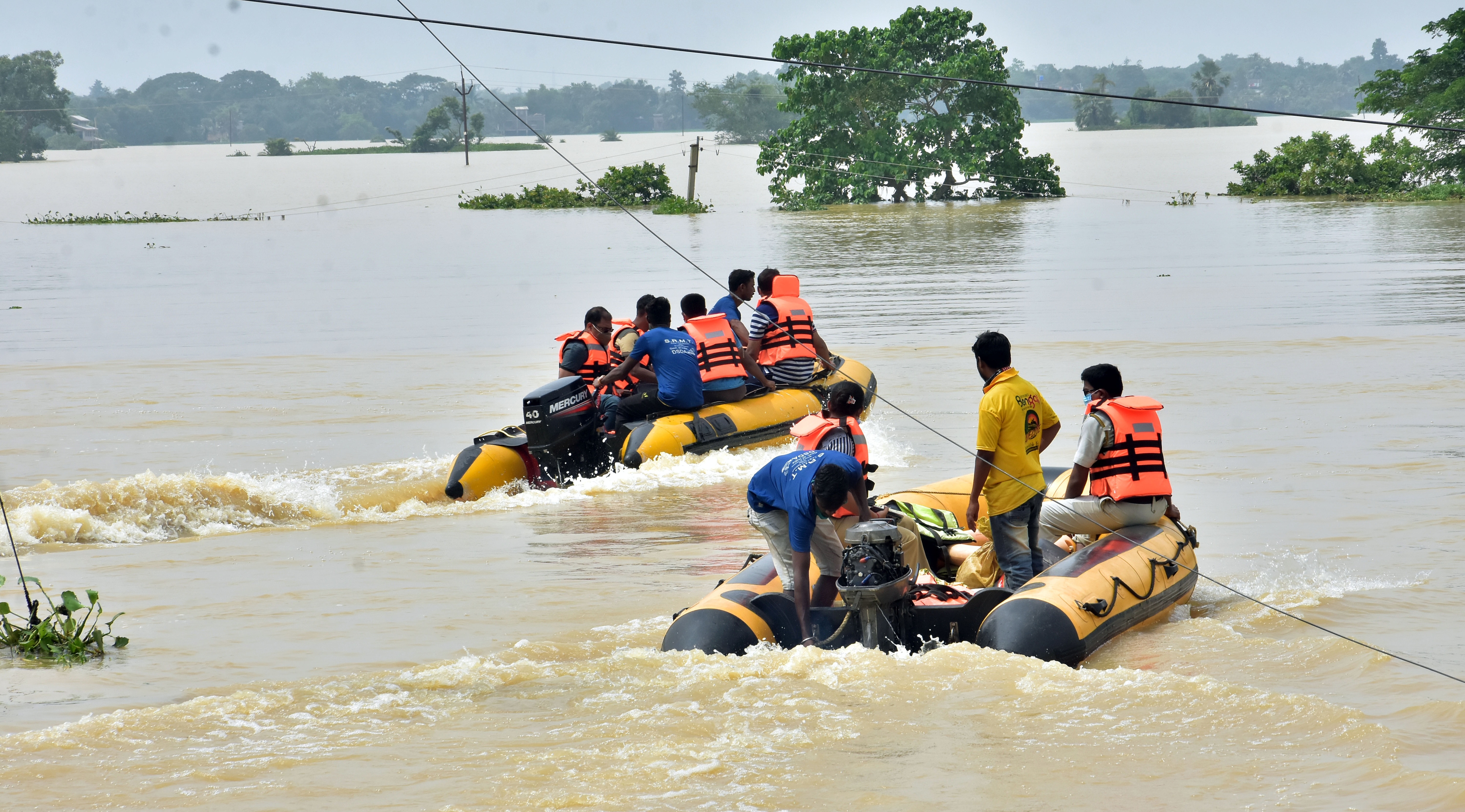 ঘাটালে চলছে উদ্ধারকাজ। (ছবি সৌজন্য এএনআই)