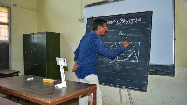 এ২০১৬ সালে নবম-দশম শ্রেণির শিক্ষক নিয়োগ নিয়ে দুর্নীতি মামলাতেও কেন্দ্রীয় সংস্থাকে তদন্তের নির্দেশ কলকাতা হাই কোর্ট।  ফাইল ছবি : পিটিআই (PTI)