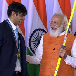 নীরজ চোপড়ার সঙ্গে প্রধানমন্ত্রী নরেন্দ্র মোদী।