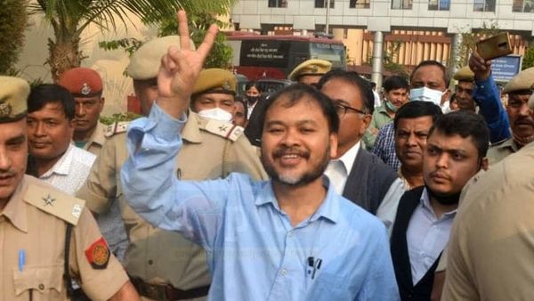 সিএএ বিরোধী আন্দোলনের নেতা অখিল গগৈ : ছবি (সৌজন্য ফেসবুক) সিএএ বিরোধী আন্দোলনের নেতা অখিল গগৈ : ছবি (সৌজন্য ফেসবুক)