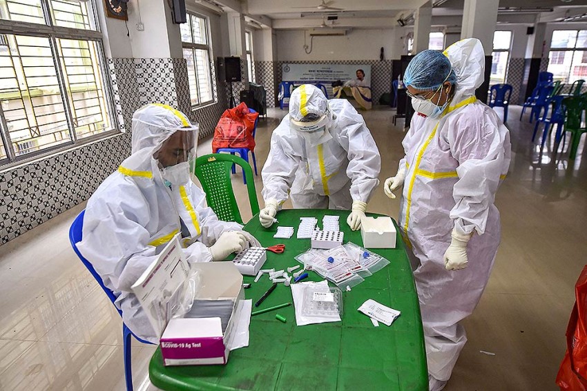 করোনায় মৃত্যু: ২৪ ঘণ্টায় করোনায় (Coronavirus) মৃতের সংখ্যা ৫৩০। ফাইল ছবি : পিটিআই  (PTI)
