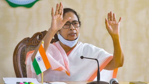 মমতা বন্দ্যোপাধ্যায়, মুখ্য়মন্ত্রী (ছবি সৌজন্যে পিটিআই) (PTI) মমতা বন্দ্যোপাধ্যায়, মুখ্য়মন্ত্রী (ছবি সৌজন্যে পিটিআই) (PTI)