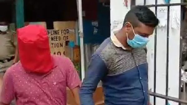 পুলিশের জালে ডাকাতদল। পুলিশের জালে ডাকাতদল।