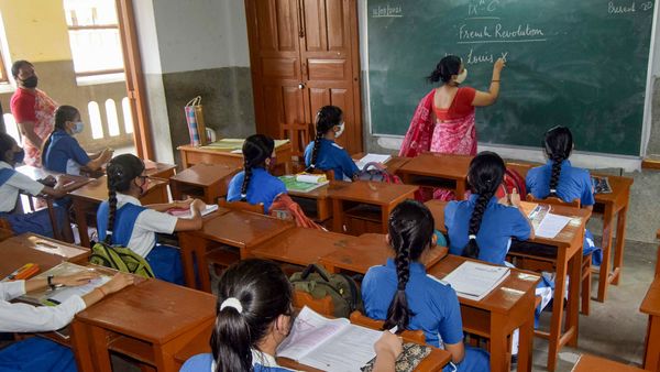 আগামী মাসেই প্রকাশিত হতে পারে ২০১৭ সালের প্রাথমিক টেটের ফলাফল। (ছবিটি প্রতীকী, সৌজন্য পিটিআই) আগামী মাসেই প্রকাশিত হতে পারে ২০১৭ সালের প্রাথমিক টেটের ফলাফল। (ছবিটি প্রতীকী, সৌজন্য পিটিআই)