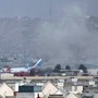 ধোঁয়া উঠছে কাবুল বিমানবন্দর লাগোয়া এলাকা থেকে। (ছবি সৌজন্য পিটিআই)