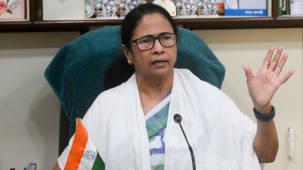 মমতা বন্দ্যোপাধ্যায়। (ছবি সৌজন্য পিটিআই) মমতা বন্দ্যোপাধ্যায়। (ছবি সৌজন্য পিটিআই)