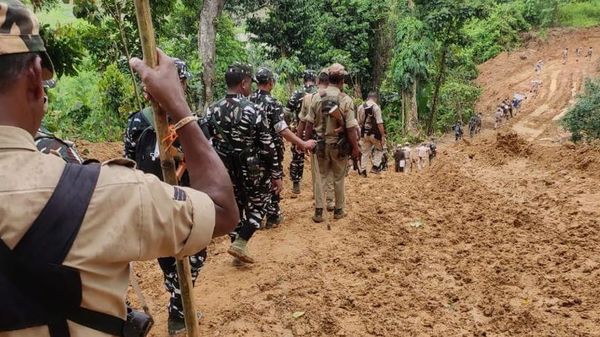 অশান্তি এড়াতে অসমে আন্তঃরাজ্য সীমান্তে পুলিশ ও বনদফতরের টহলদারি (HT_PRINT) অশান্তি এড়াতে অসমে আন্তঃরাজ্য সীমান্তে পুলিশ ও বনদফতরের টহলদারি (HT_PRINT)