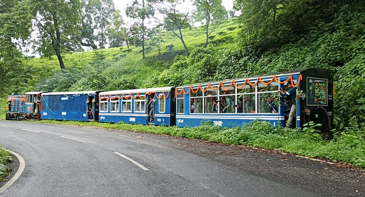 IRCTC অ্যাপ এবং ওয়েবসাইট উভয়ের মাধ্যমে কেনা টিকিট বাতিল করলে এই সুবিধা দেওয়া হবে। ফাইল ছবি: এএনআই (ANI)