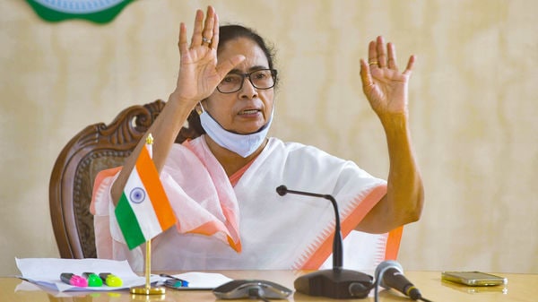 মমতা বন্দ্যোপাধ্যায় (ছবি সৌজন্যে পিটিআই) (PTI) মমতা বন্দ্যোপাধ্যায় (ছবি সৌজন্যে পিটিআই) (PTI)