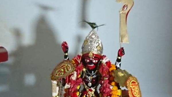 কালীমন্দিরের তালা ভেঙে চুরি (নিজস্ব চিত্র ) কালীমন্দিরের তালা ভেঙে চুরি (নিজস্ব চিত্র )