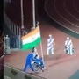 প্যারালিম্পিক্সের সমাপ্তি অনুষ্ঠানে ভারতের পতাকা কাঁধে ‘নেতৃত্ব’ দিলেন আভনি।