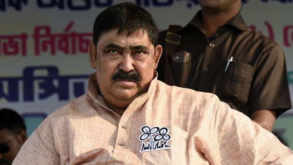 বীরভূম জেলা তৃণমূল সভাপতি অনুব্রত মণ্ডল। ফাইল ছবি বীরভূম জেলা তৃণমূল সভাপতি অনুব্রত মণ্ডল। ফাইল ছবি