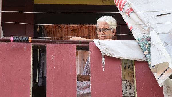 নয়া নিয়ম অনুযায়ী, ৭৫ বছর বা তার ঊর্ধ্বে নাগরিকরা শুধুমাত্র পেনশন এবং ফিক্সড ডিপোজিট থেকে আয় করেন, তাঁদের আয়কর রিটার্ন জমা দিতে হবে না। (ছবিটি প্রতীকী, সৌজন্য পিটিআই) নয়া নিয়ম অনুযায়ী, ৭৫ বছর বা তার ঊর্ধ্বে নাগরিকরা শুধুমাত্র পেনশন এবং ফিক্সড ডিপোজিট থেকে আয় করেন, তাঁদের আয়কর রিটার্ন জমা দিতে হবে না। (ছবিটি প্রতীকী, সৌজন্য পিটিআই)