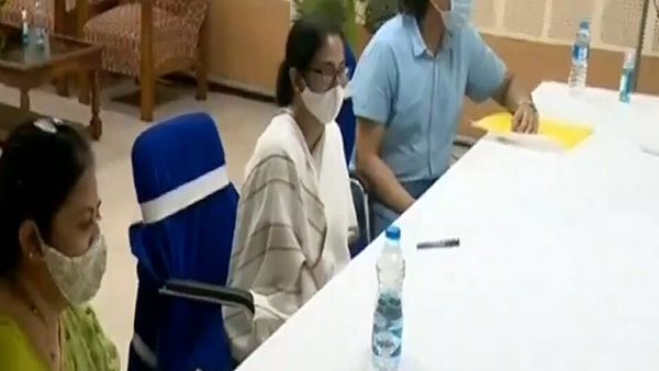 আলিপুর সার্ভে বিল্ডিংয়ে মমতা বন্দ্যোপাধ্যায়। আলিপুর সার্ভে বিল্ডিংয়ে মমতা বন্দ্যোপাধ্যায়।