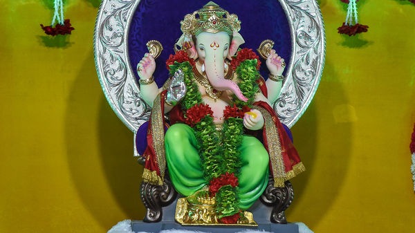 আজ গণেশ পুজো। (ছবি সৌজন্য পিটিআই) আজ গণেশ পুজো। (ছবি সৌজন্য পিটিআই)