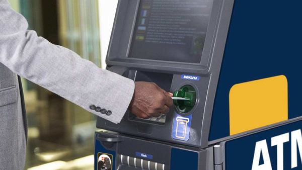 ময়নাগুড়িতে ATM-র সামনে ঘুরছিল যুবক, জিজ্ঞাসাবাদ করতেই জালিয়াতির পর্দাফাঁস! ময়নাগুড়িতে ATM-র সামনে ঘুরছিল যুবক, জিজ্ঞাসাবাদ করতেই জালিয়াতির পর্দাফাঁস!