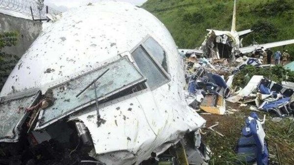 কেরালায় বিমান দুর্ঘটনা কেরালায় বিমান দুর্ঘটনা