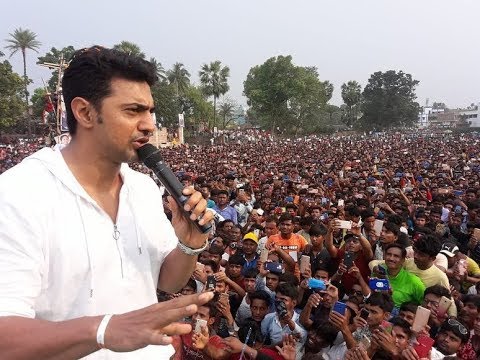 রাজনৈতিক মঞ্চে দেব। (ছবি সৌজন্যে -ইউটিউব) রাজনৈতিক মঞ্চে দেব। (ছবি সৌজন্যে -ইউটিউব)
