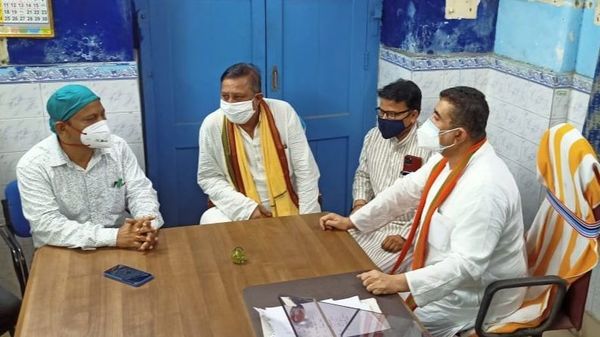 পুরুলিয়া মেডিকেল কলেজে শুভেন্দু অধিকারী। নিজস্ব চিত্র। পুরুলিয়া মেডিকেল কলেজে শুভেন্দু অধিকারী। নিজস্ব চিত্র।