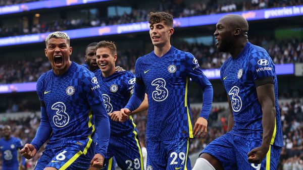 গোল করে উচ্ছ্বাস থিয়াগো সিলভার। ছবি- টুইটার (@premierleague)। গোল করে উচ্ছ্বাস থিয়াগো সিলভার। ছবি- টুইটার (@premierleague)।