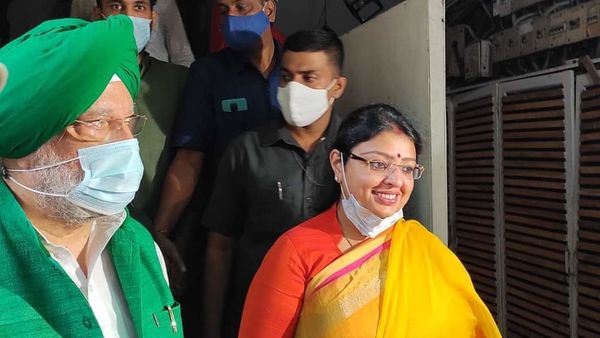 কেন্দ্রীয় পেট্রোলিয়াম মন্ত্রী হরদীপ সিং পুরী ভবানীপুরে উপনির্বাচন প্রচারে। কেন্দ্রীয় পেট্রোলিয়াম মন্ত্রী হরদীপ সিং পুরী ভবানীপুরে উপনির্বাচন প্রচারে।