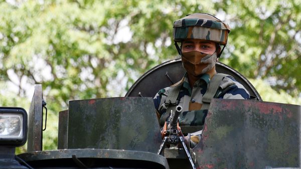 NDA-র প্রবেশিকায় বসতে পারবেন অবিবাহিত মহিলারা (ছবি সৌজন্যে এএনআই) NDA-র প্রবেশিকায় বসতে পারবেন অবিবাহিত মহিলারা (ছবি সৌজন্যে এএনআই)