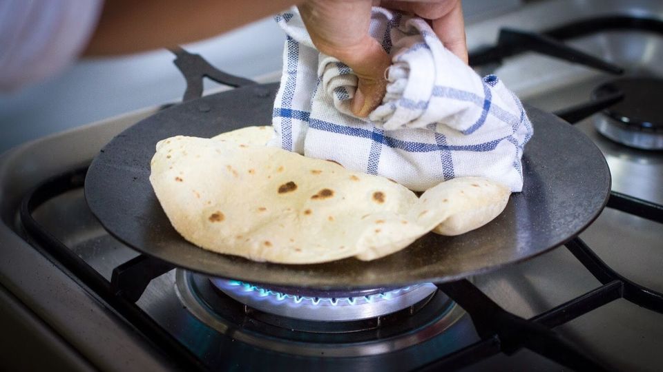 Puffed Roti: নরম-ফুলকো রুটি তৈরি মোটেই শক্ত নয়! কেবল এই সহজ উপায়গুলি মেনে  চললেই হবে - Tips And Tricks For Making Perfect Puffed and Soft Roti ,  Bangla News Lifestyle News, Lifestyle