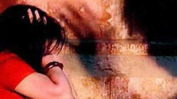 ইঞ্জিনিয়ারিং পড়ুয়া তরুণীকে ধর্ষণের অভিযোগ (প্রতীকী ছবি ) ইঞ্জিনিয়ারিং পড়ুয়া তরুণীকে ধর্ষণের অভিযোগ (প্রতীকী ছবি )