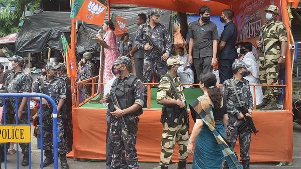 ভবানীপুরে খণ্ডযুদ্ধ (PTI) ভবানীপুরে খণ্ডযুদ্ধ (PTI)