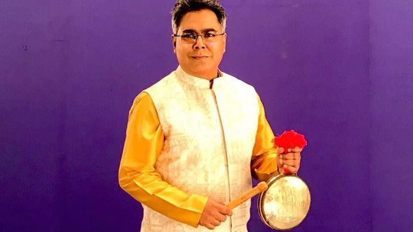 মীর (ছবি-ফেসবুক) মীর (ছবি-ফেসবুক)