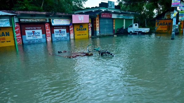 মুখ্যসচিব জানান, রাজ্যের ২২ লাখের বেশি মানুষ বন্যার কবলে পড়েছেন। (ছবি সৌজন্য এএনআই)