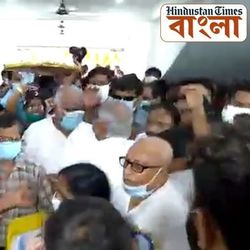 খড়দহে তৃণমূলের কোন্দল, শোভনদেবের সামনেই শুরু হাতাহাতি : ভিডিয়ো