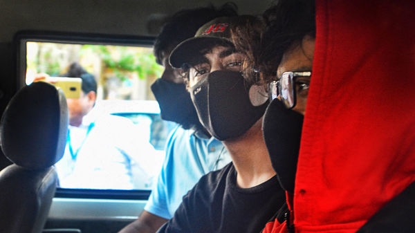 Aryan Khan: মিলল না জামিন, সোমবার পর্যন্ত এনসিবি হেফাজতে শাহরুখ খান পুত্র - Aryan Khan: Shah Rukh Khan's son Aryan Khan to be in NCB remand till oct 4, says court , Bangla News