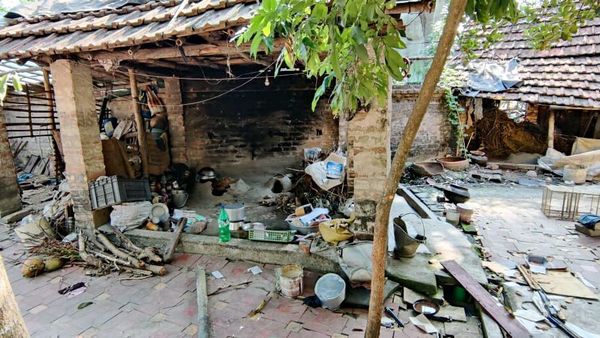 ভোট-পরবর্তী হিংসা মামলায় কলকাতা হাইকোর্টে রীতিমতো তীব্র ভৎর্সনার মুখে পড়ল রাজ্য সরকার। (ফাইল ছবি, সৌজন্য এএনআই) ভোট-পরবর্তী হিংসা মামলায় কলকাতা হাইকোর্টে রীতিমতো তীব্র ভৎর্সনার মুখে পড়ল রাজ্য সরকার। (ফাইল ছবি, সৌজন্য এএনআই)