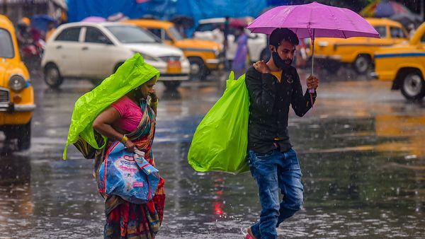 আজ (মঙ্গলবার) থেকে উত্তরবঙ্গে কিছুটা কমতে চলেছে বৃষ্টি। (ছবিটি প্রতীকী, সৌজন্য পিটিআই) আজ (মঙ্গলবার) থেকে উত্তরবঙ্গে কিছুটা কমতে চলেছে বৃষ্টি। (ছবিটি প্রতীকী, সৌজন্য পিটিআই)