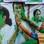 ভবানীপুর উপ-নির্বাচনে মমতার জয়ের পর উচ্ছ্বাস তৃণমূল সমর্থকদের। (ছবি সৌজন্য পিটিআই)
