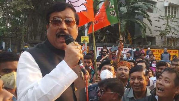 বিজেপি নেতা সব্যসাচী দত্ত। (ছবি সৌজন্য ফেসবুক) বিজেপি নেতা সব্যসাচী দত্ত। (ছবি সৌজন্য ফেসবুক)