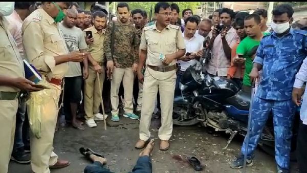 তৃণমূল কংগ্রেস নেতাকে গুলি করে খুন করা হল। তৃণমূল কংগ্রেস নেতাকে গুলি করে খুন করা হল।