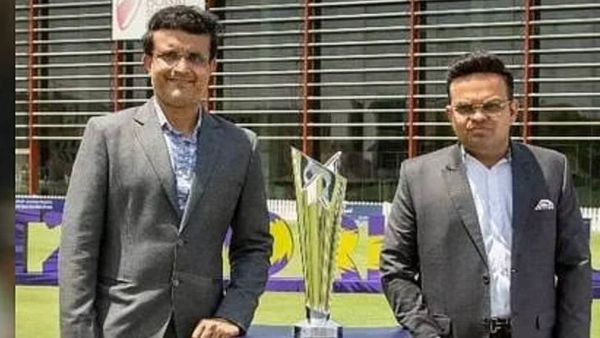 টি-২০ বিশ্বকাপের ট্রফির সঙ্গে সৌরভ ও জয় শাহ। ছবি- বিসিসিআই। টি-২০ বিশ্বকাপের ট্রফির সঙ্গে সৌরভ ও জয় শাহ। ছবি- বিসিসিআই।