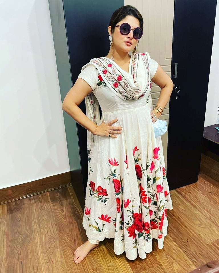 সাবেকি সাজে শ্রাবন্তী সাবেকি সাজে শ্রাবন্তী