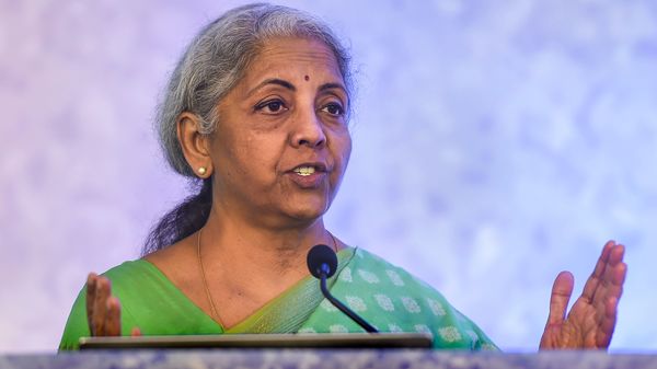 কেন্দ্রীয় অর্থমন্ত্রী নির্মলা সীতারামন। ফাইল ছবি : পিটিআই (PTI) কেন্দ্রীয় অর্থমন্ত্রী নির্মলা সীতারামন। ফাইল ছবি : পিটিআই (PTI)