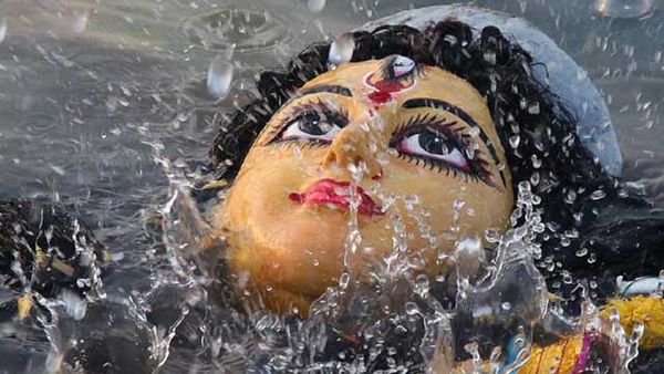 বিসর্জনের প্রস্তুতি শুরু করে দিল কলকাতা পুরসভা। বিসর্জনের প্রস্তুতি শুরু করে দিল কলকাতা পুরসভা।