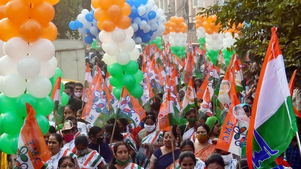 তৃণমূল কংগ্রেসে গোষ্ঠীকোন্দল শুরু হয়েছে। (ছবিটি প্রতীকী, সৌজন্য এএনআই) তৃণমূল কংগ্রেসে গোষ্ঠীকোন্দল শুরু হয়েছে। (ছবিটি প্রতীকী, সৌজন্য এএনআই)