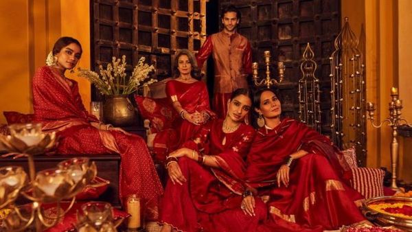 হিন্দু সংস্কৃতিকে ভুলিয়ে দেওয়ার প্রচেষ্টা বলে অনেকে অভিযোগ তুলেছেন। ছবি : ফ্যাব ইন্ডিয়া (FabIndia) হিন্দু সংস্কৃতিকে ভুলিয়ে দেওয়ার প্রচেষ্টা বলে অনেকে অভিযোগ তুলেছেন। ছবি : ফ্যাব ইন্ডিয়া (FabIndia)