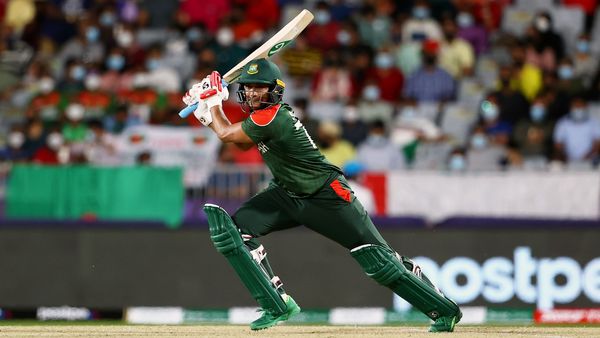 ওমানের বিরুদ্ধে ব্যাট হাতে শাকিব। ছবি- এএনআই। (ANI) ওমানের বিরুদ্ধে ব্যাট হাতে শাকিব। ছবি- এএনআই। (ANI)